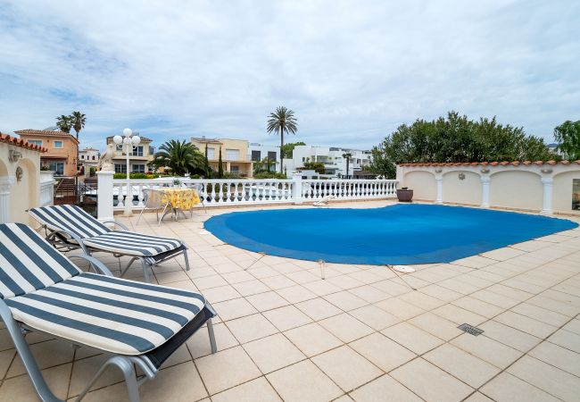 Villa à Empuriabrava - LV22 CAP RAS