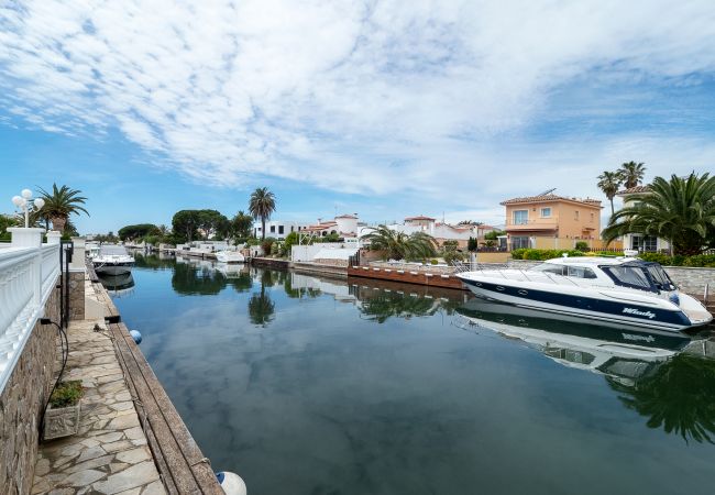 Villa à Empuriabrava - LV22 CAP RAS