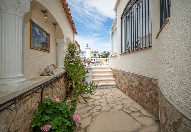 Villa à Empuriabrava - LV22 CAP RAS