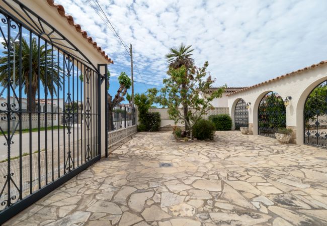 Villa à Empuriabrava - LV22 CAP RAS