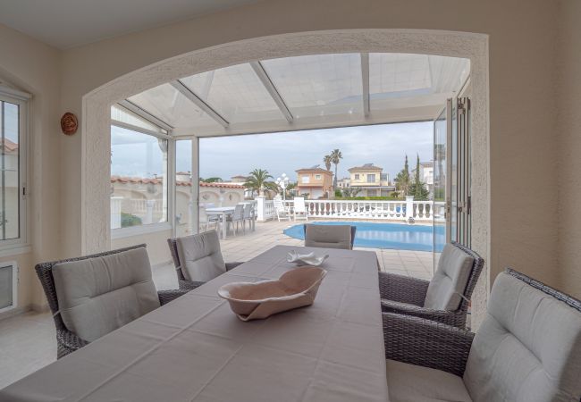 Villa à Empuriabrava - LV22 CAP RAS