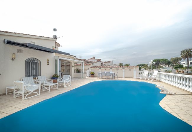 Villa à Empuriabrava - LV22 CAP RAS