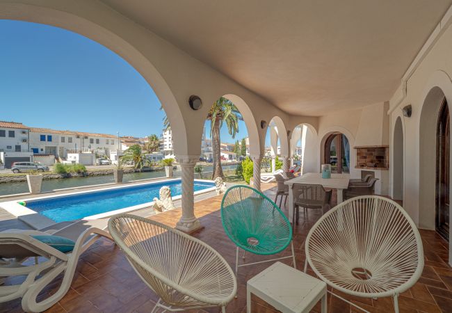 Villa à Empuriabrava - LV28 CAP RAS