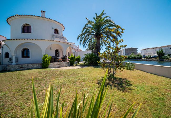 Villa à Empuriabrava - LV28 CAP RAS