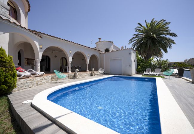 Villa à Empuriabrava - LV28 CAP RAS