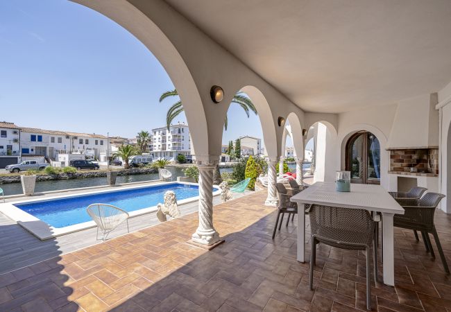 Villa à Empuriabrava - LV28 CAP RAS