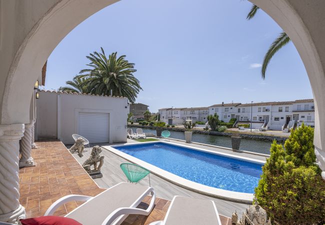 Villa à Empuriabrava - LV28 CAP RAS