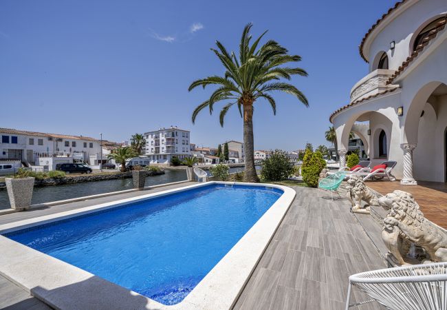 Villa à Empuriabrava - LV28 CAP RAS