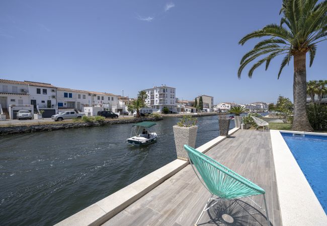 Villa à Empuriabrava - LV28 CAP RAS