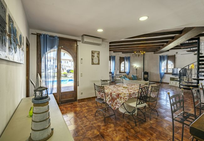 Villa à Empuriabrava - LV28 CAP RAS