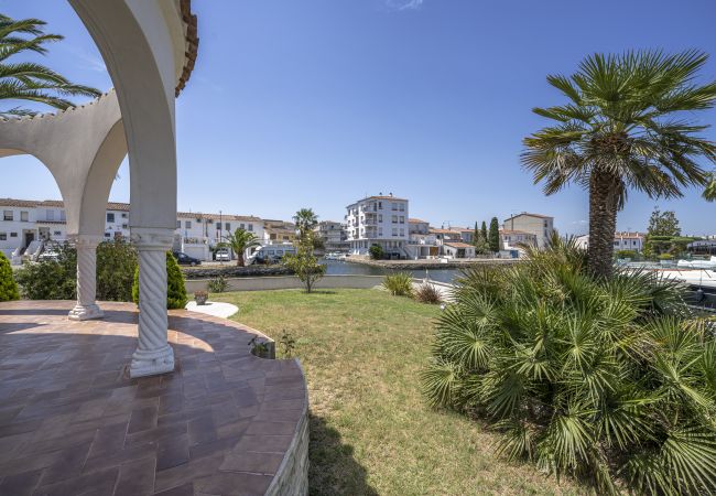 Villa à Empuriabrava - LV28 CAP RAS