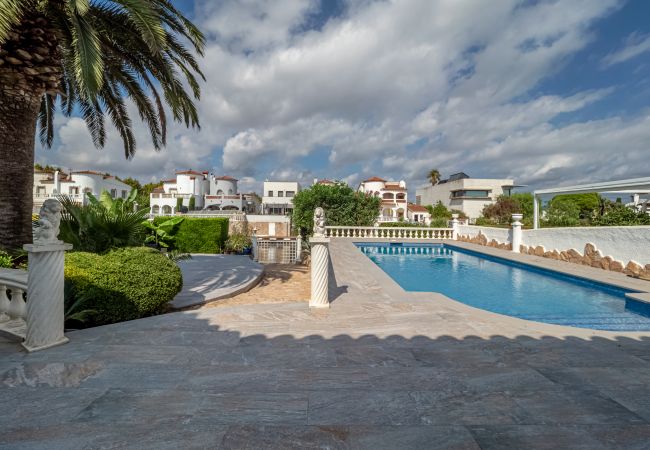 Villa à Empuriabrava - LV33 EMPURIES C