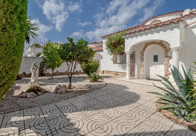 Villa à Empuriabrava - LV33 EMPURIES C