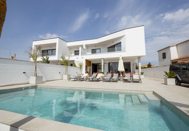 Villa à Empuriabrava - ILV09