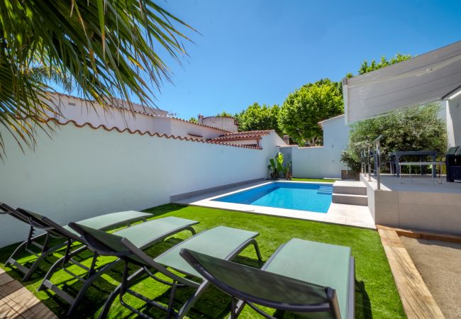 Villa à Empuriabrava - ILH03 MONTSENY