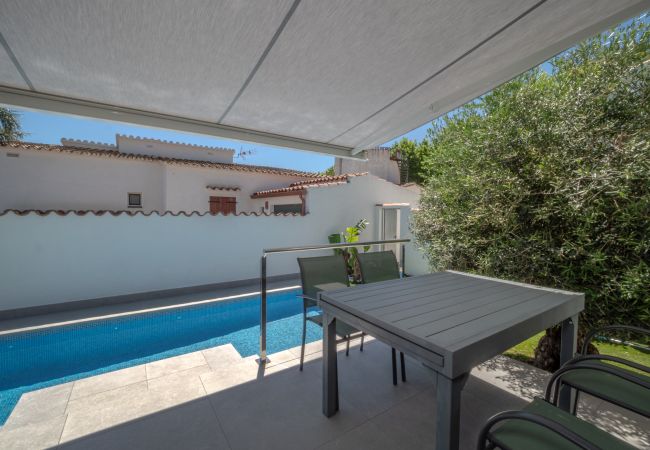 Villa à Empuriabrava - ILH03 MONTSENY