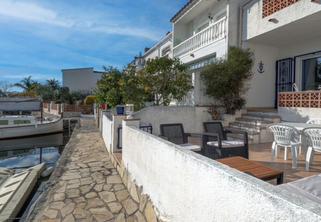 Maison mitoyenne à Empuriabrava - LV21 LIOBREGAT