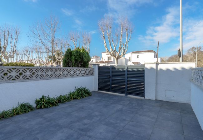 Maison mitoyenne à Empuriabrava - LV21 LIOBREGAT