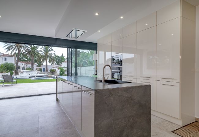 Villa à Empuriabrava - LV21 CAP RAS
